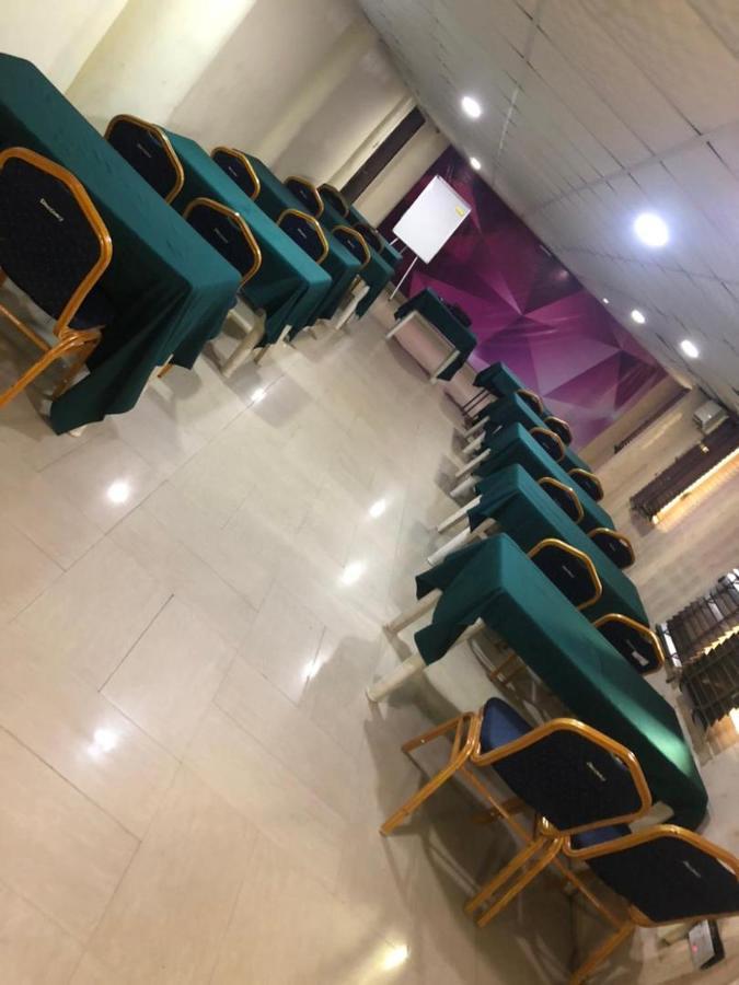 Presken Hotels @Alade Avenue Ikeja Eksteriør billede