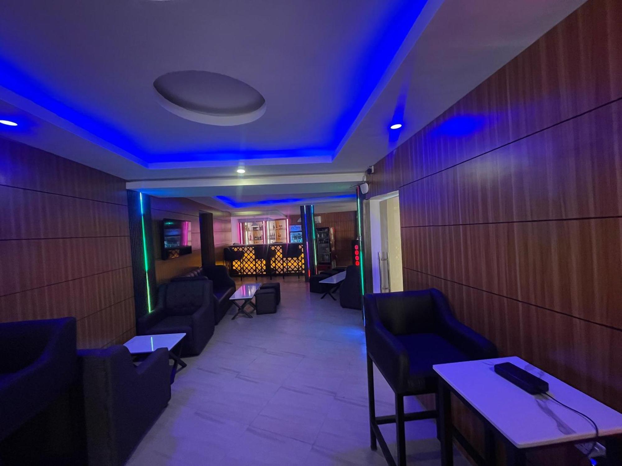 Presken Hotels @Alade Avenue Ikeja Eksteriør billede