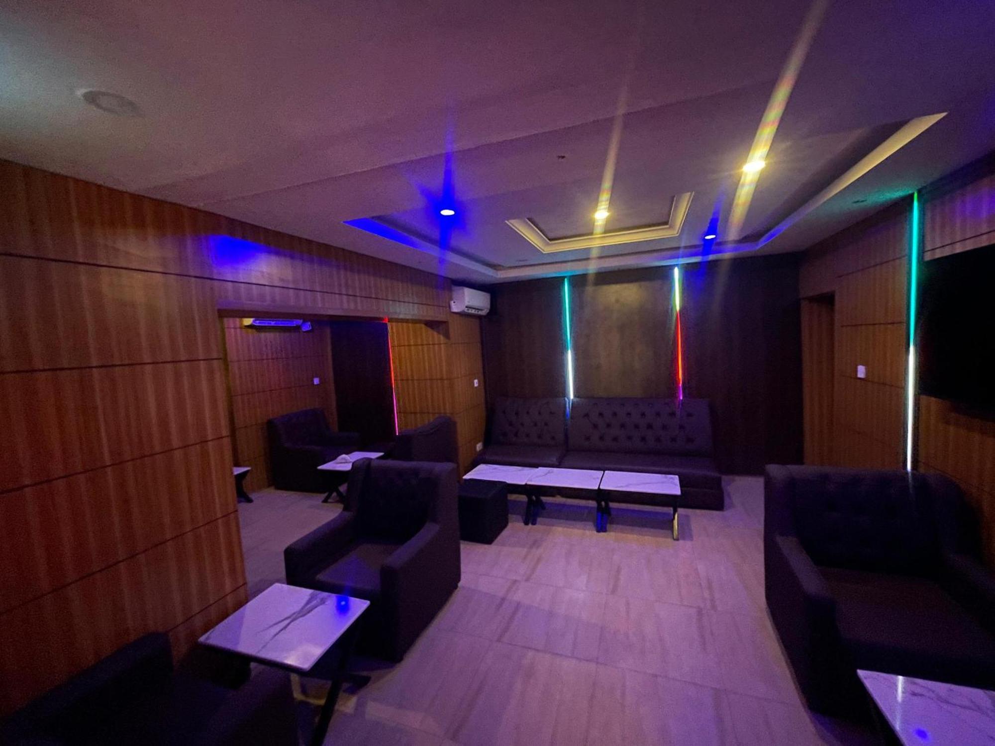 Presken Hotels @Alade Avenue Ikeja Eksteriør billede